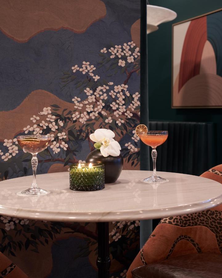 Vesper, Houston, A Tribute Portfolio 3*